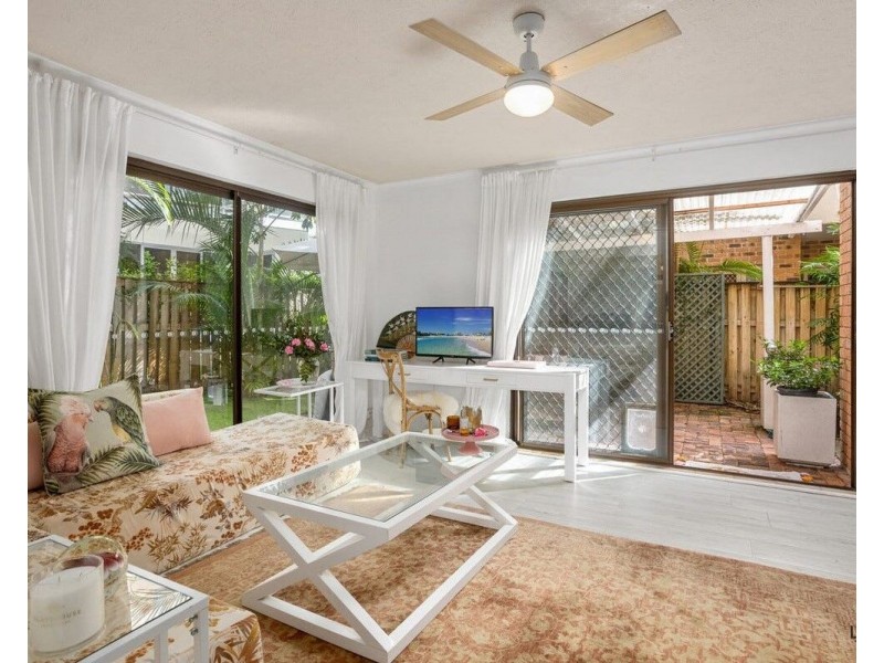 1/18 Murlong Crescent, Palm Beach QLD 4221