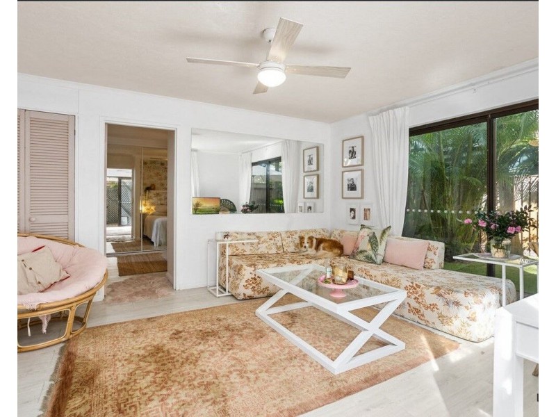 1/18 Murlong Crescent, Palm Beach QLD 4221