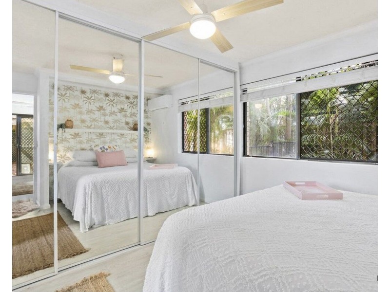 1/18 Murlong Crescent, Palm Beach QLD 4221