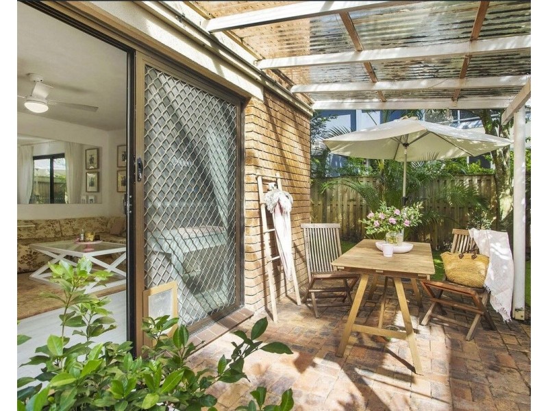 1/18 Murlong Crescent, Palm Beach QLD 4221