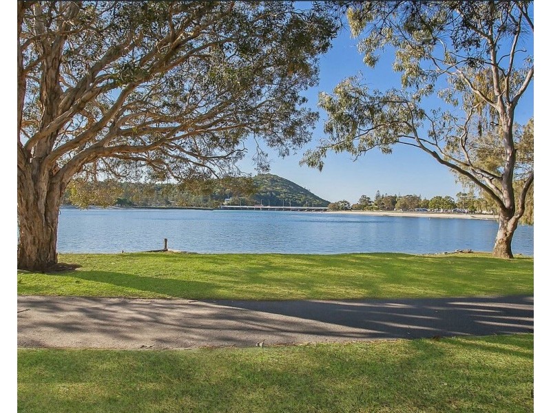 1/18 Murlong Crescent, Palm Beach QLD 4221