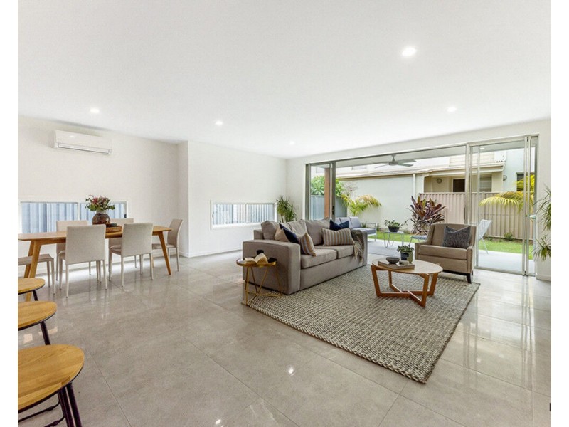 2/4 Beelyu Street, Burleigh Heads QLD 4220