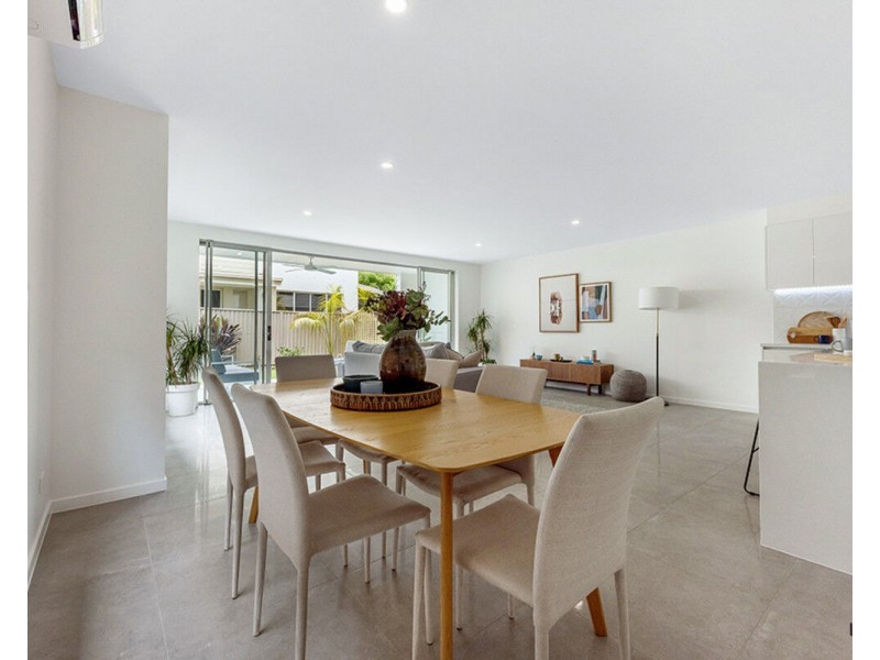 2/4 Beelyu Street, Burleigh Heads QLD 4220