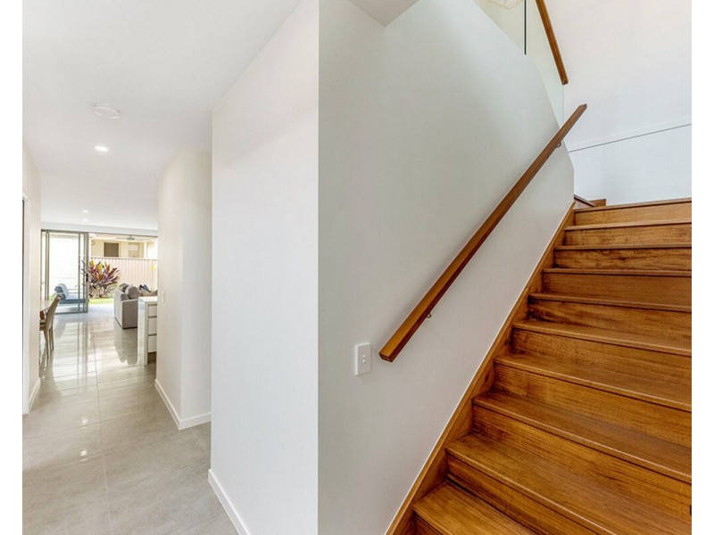 2/4 Beelyu Street, Burleigh Heads QLD 4220