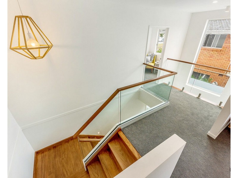 2/4 Beelyu Street, Burleigh Heads QLD 4220