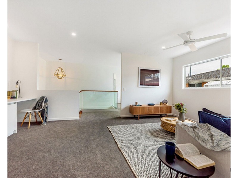 2/4 Beelyu Street, Burleigh Heads QLD 4220