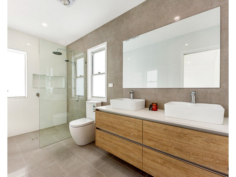 2/4 Beelyu Street, Burleigh Heads QLD 4220