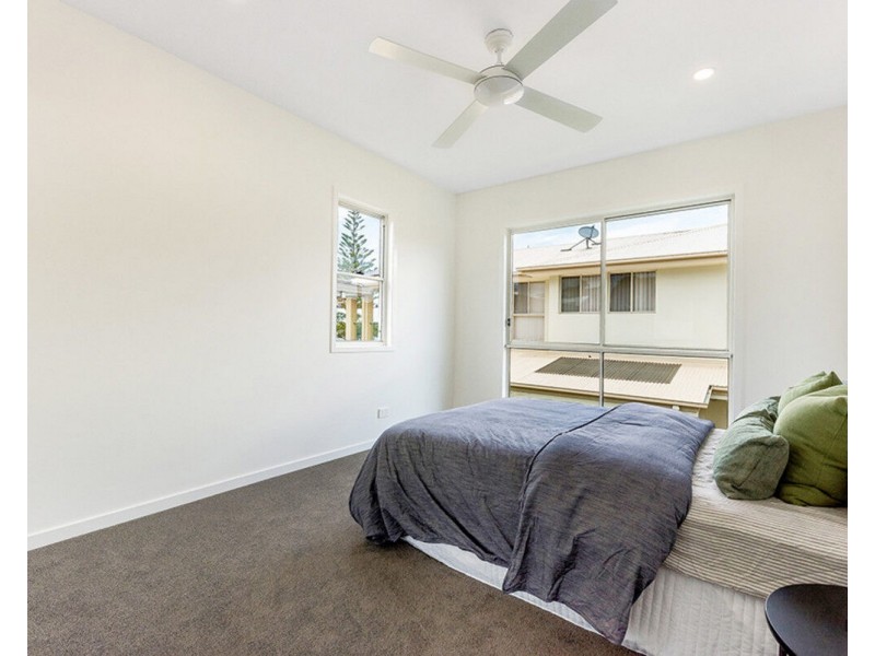 2/4 Beelyu Street, Burleigh Heads QLD 4220