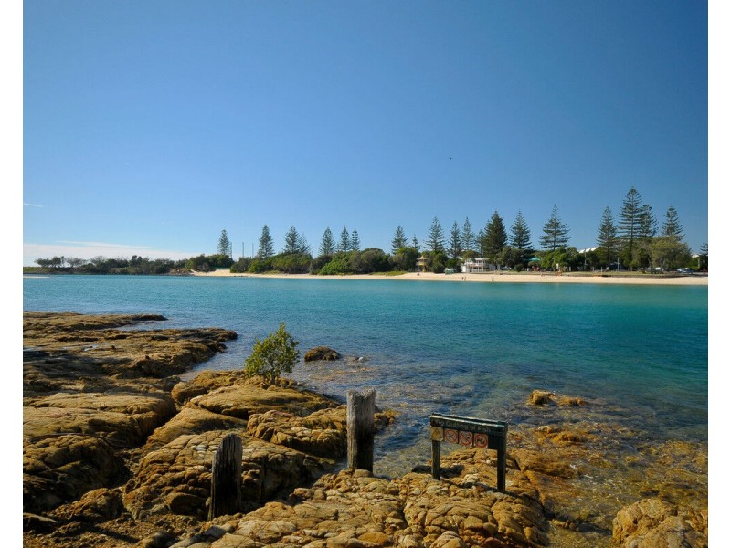 2/4 Beelyu Street, Burleigh Heads QLD 4220