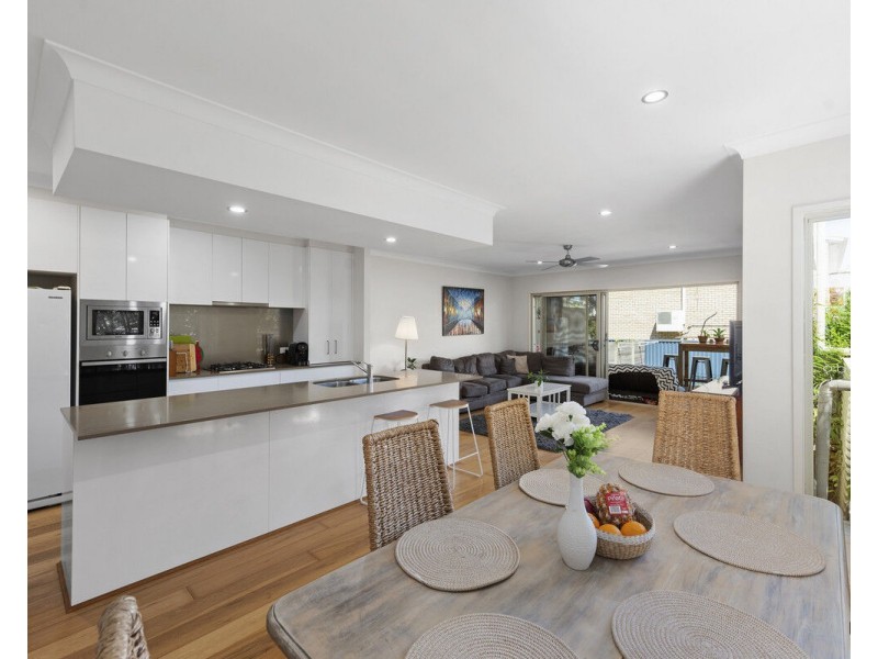 2/52 Third Avenue, Palm Beach QLD 4221