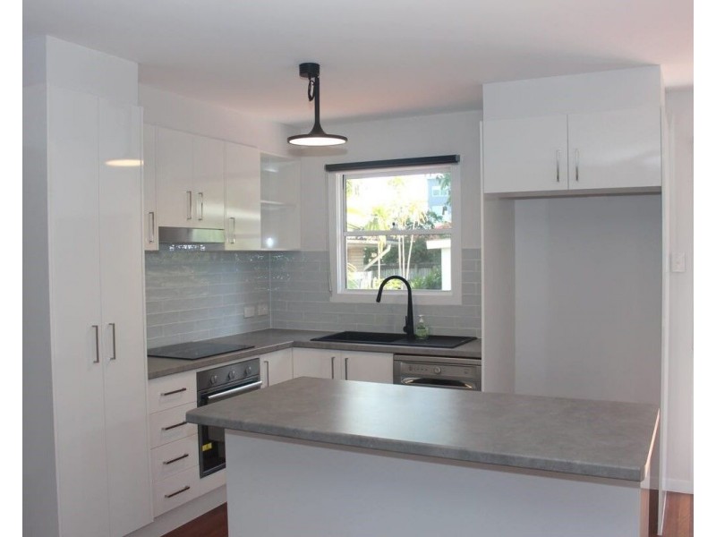 19 Third Avenue, Palm Beach QLD 4221