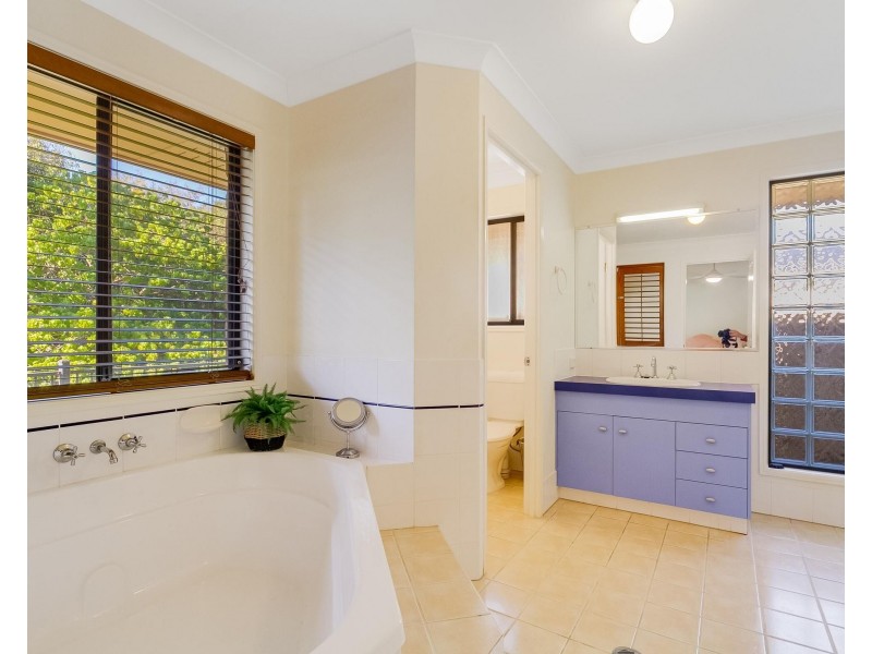 39 Shamrock Avenue, Banora Point NSW 2486