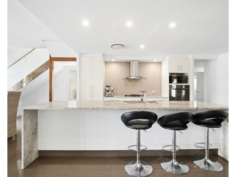 42 Bradshaw Drive, Currumbin Waters QLD 4223