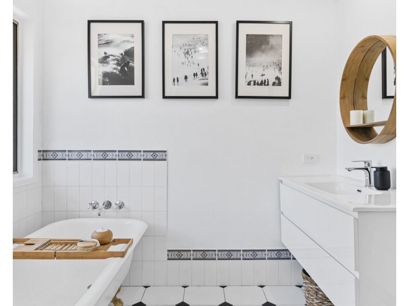 16 Dinjirra Court, Tugun QLD 4224