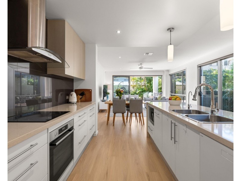 1/35 Sunshine Parade, Miami QLD 4220