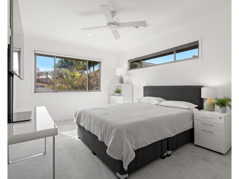 1/35 Sunshine Parade, Miami QLD 4220