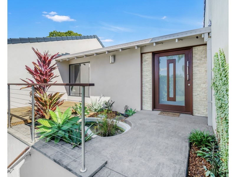 121 K P McGrath Drive, Elanora QLD 4221