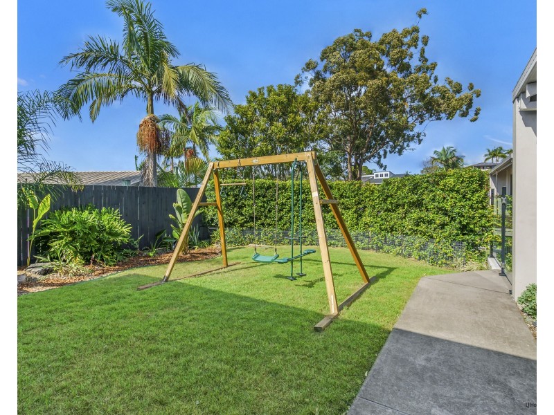 121 K P McGrath Drive, Elanora QLD 4221