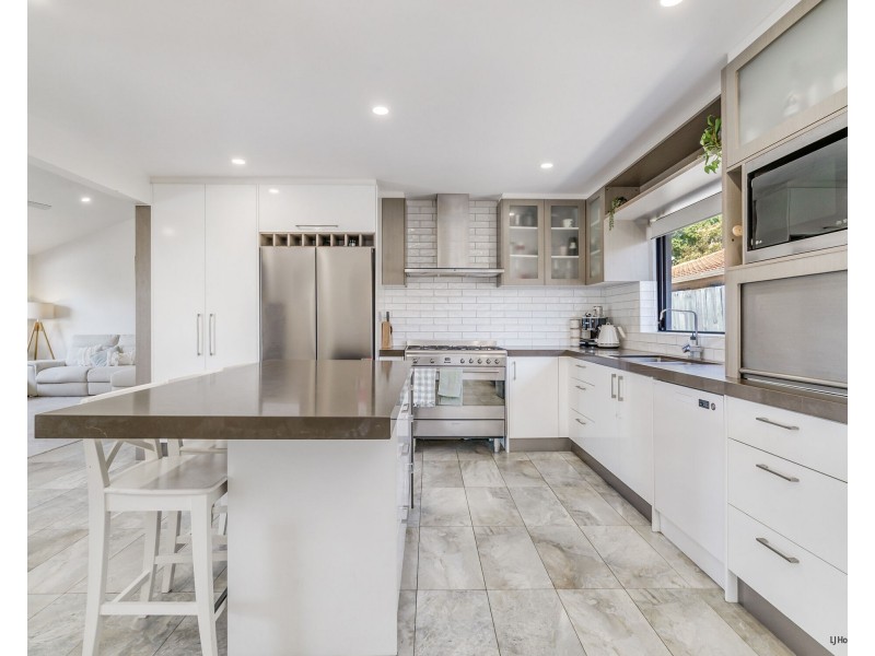 121 K P McGrath Drive, Elanora QLD 4221