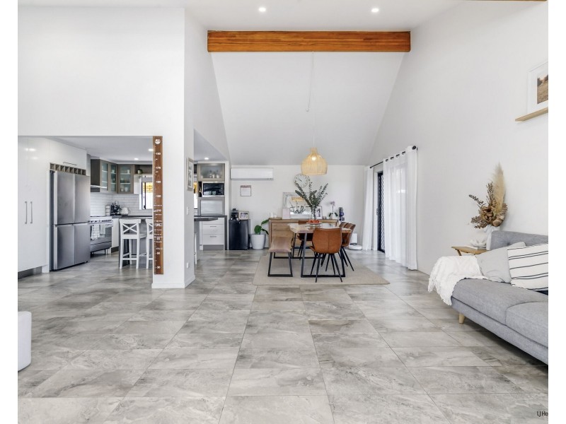 121 K P McGrath Drive, Elanora QLD 4221