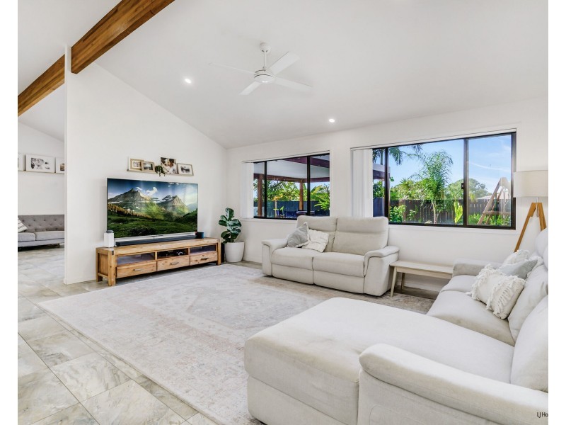 121 K P McGrath Drive, Elanora QLD 4221