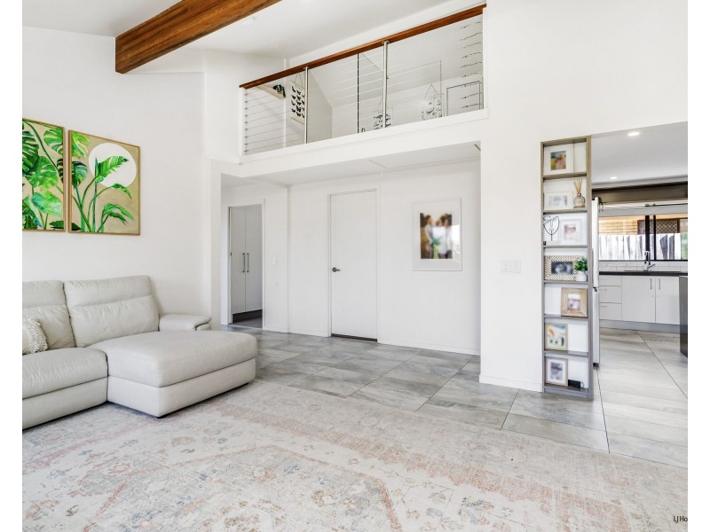 121 K P McGrath Drive, Elanora QLD 4221