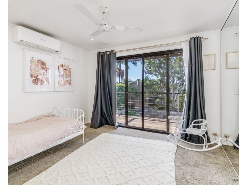 121 K P McGrath Drive, Elanora QLD 4221