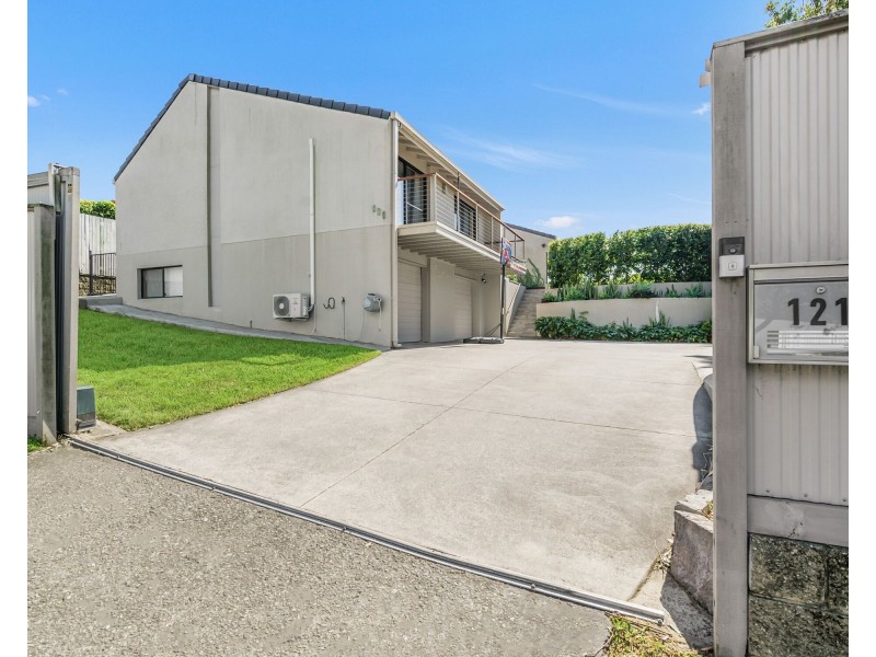 121 K P McGrath Drive, Elanora QLD 4221