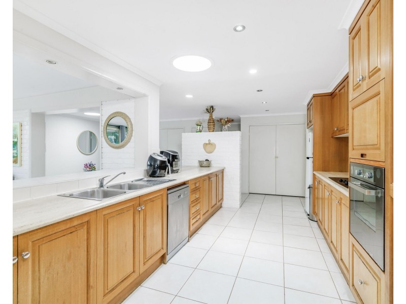 11 Kurrajong Court, Palm Beach QLD 4221