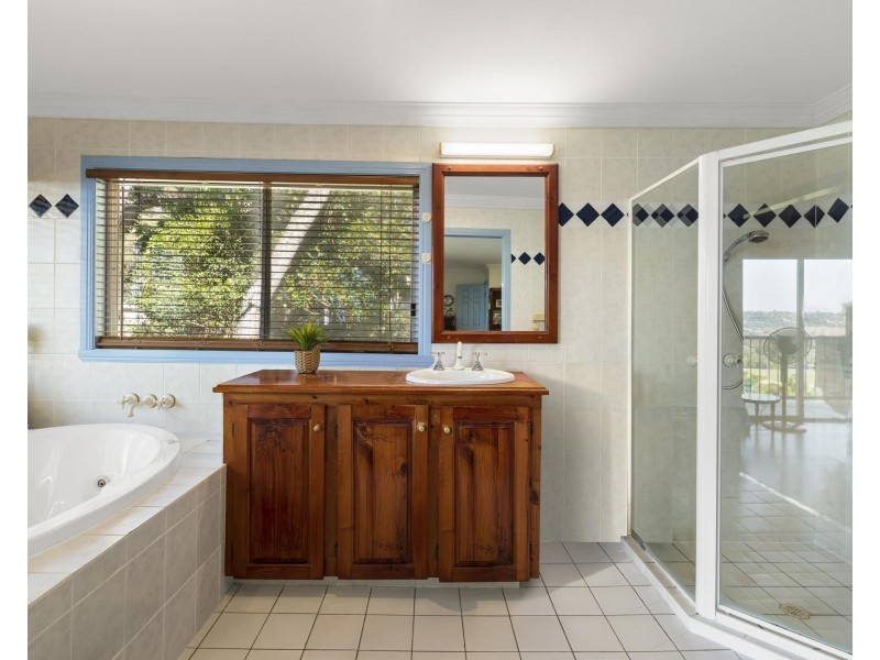 70 Hoffschildt Drive, Currumbin Waters QLD 4223