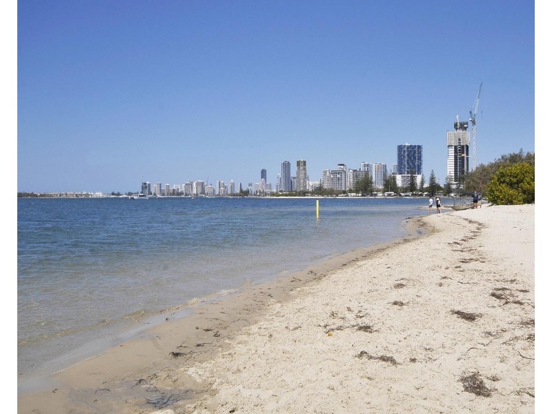 2/5 Proud Street, Labrador QLD 4215