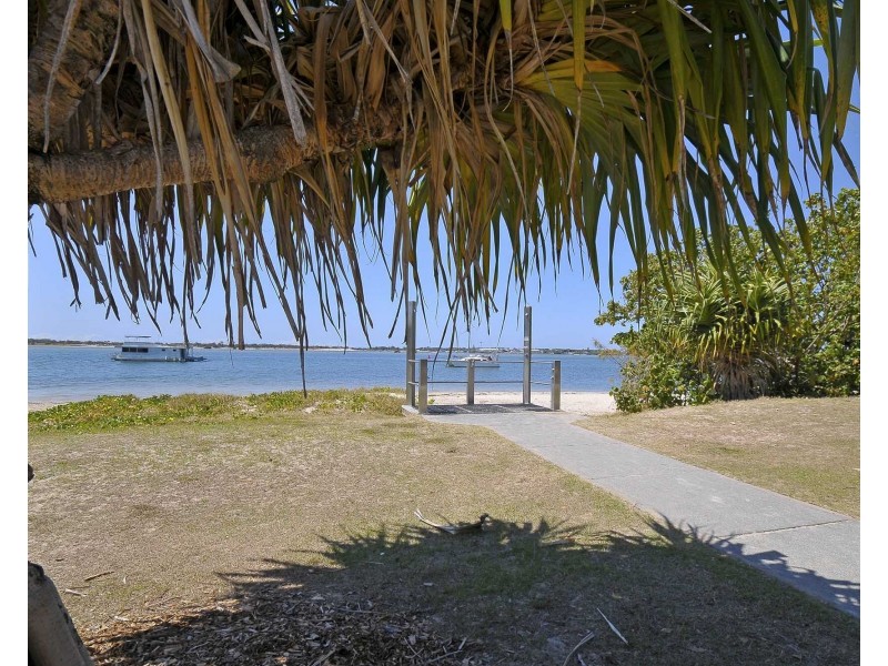 2/5 Proud Street, Labrador QLD 4215