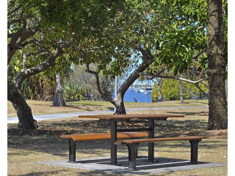 2/5 Proud Street, Labrador QLD 4215