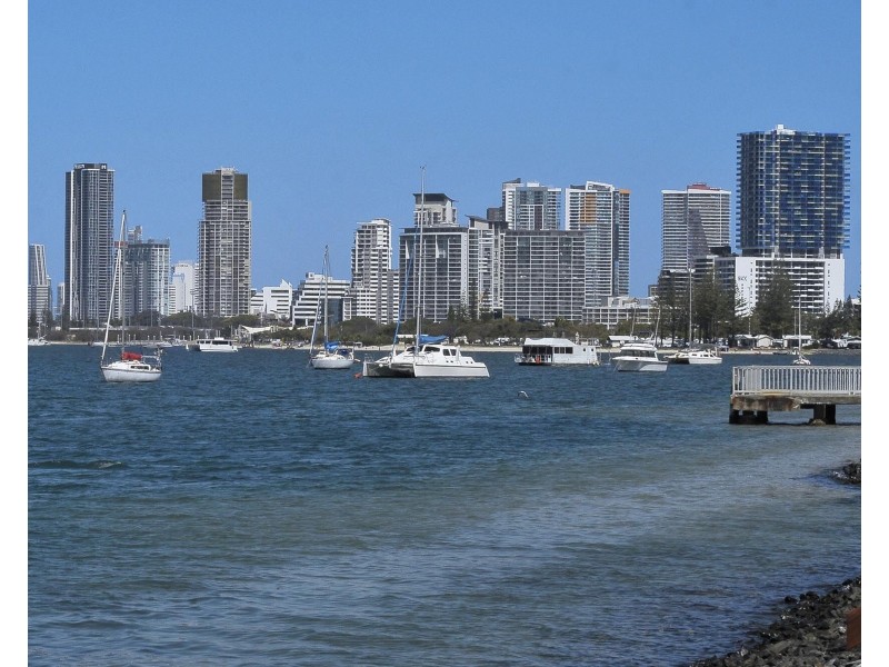 2/5 Proud Street, Labrador QLD 4215