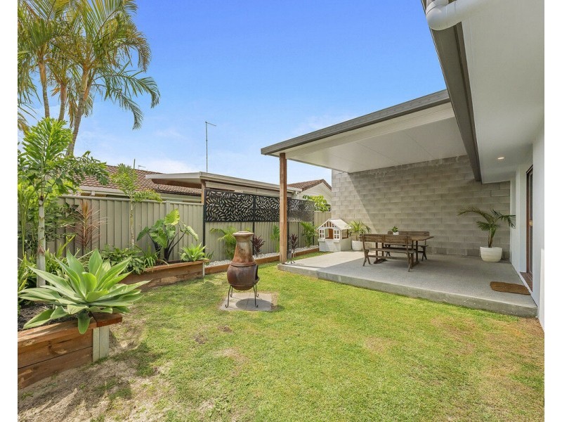 2/21 Walker Avenue, Palm Beach QLD 4221