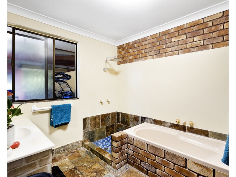 9 Akama Court, Mudgeeraba QLD 4213