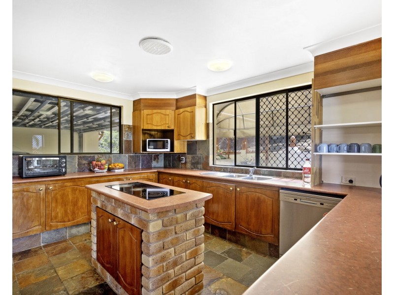 9 Akama Court, Mudgeeraba QLD 4213