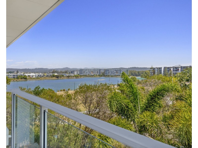 36/1 Lakefront Crescent, Varsity Lakes QLD 4227