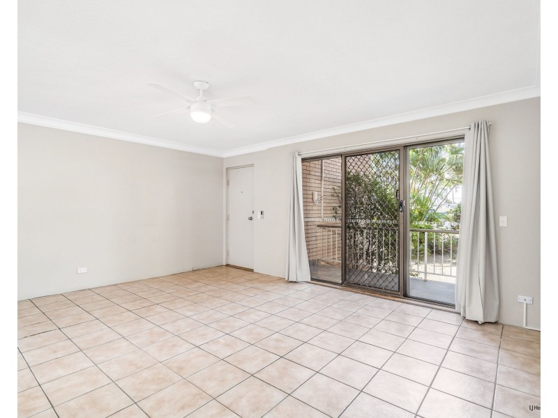 1/2 Twenty Eight Avenue, Palm Beach QLD 4221