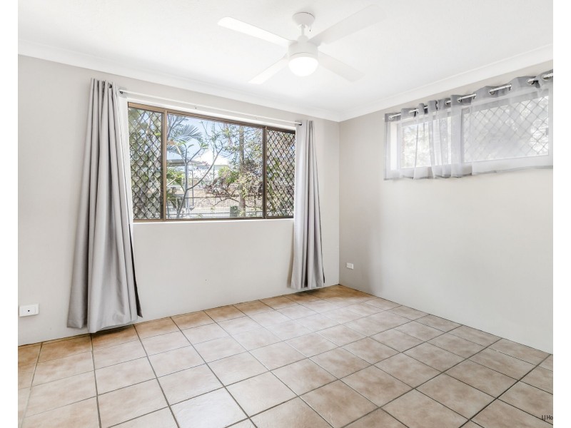 1/2 Twenty Eight Avenue, Palm Beach QLD 4221