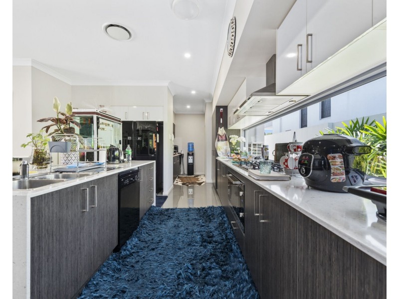 7811 Pavilions Close, Hope Island QLD 4212