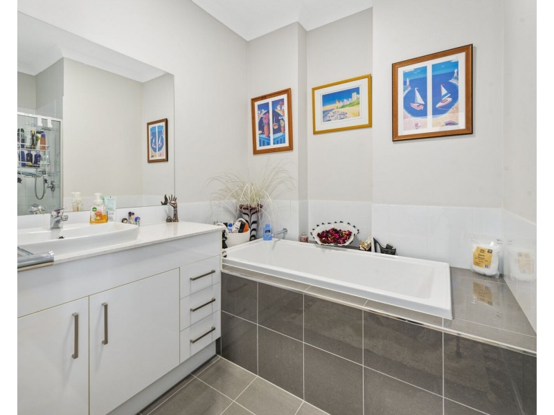 7811 Pavilions Close, Hope Island QLD 4212