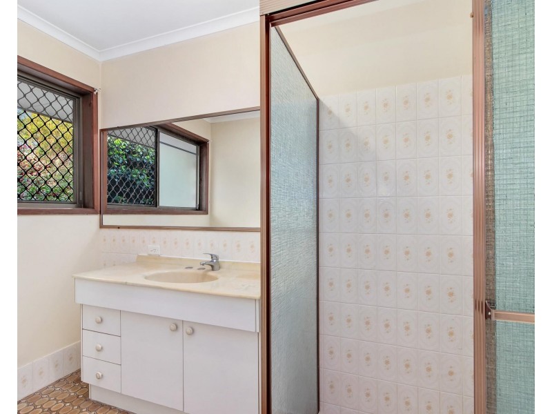 11 Barberry Court, Palm Beach QLD 4221