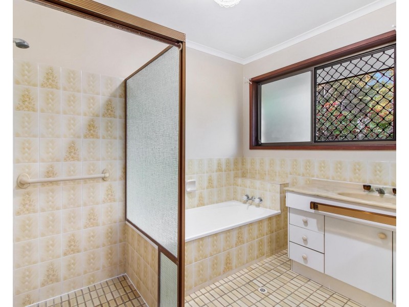 11 Barberry Court, Palm Beach QLD 4221