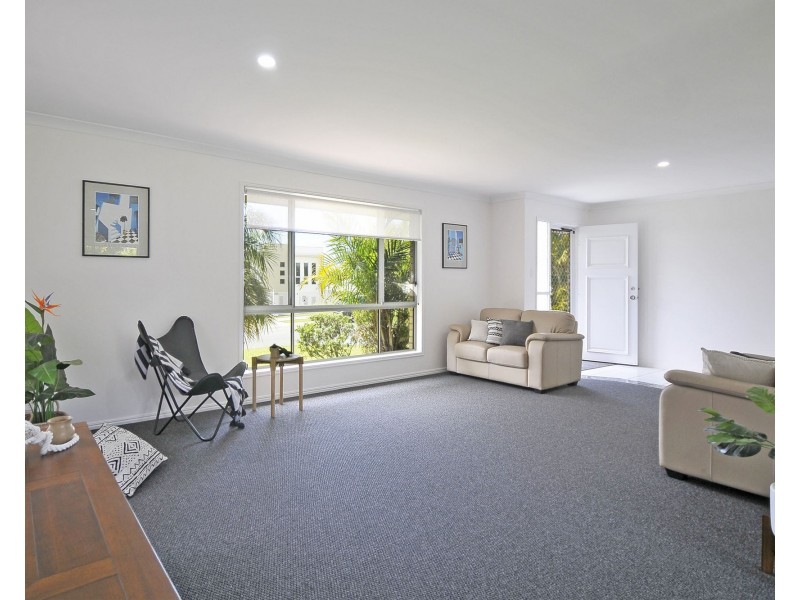 16 Rees Court, Elanora QLD 4221