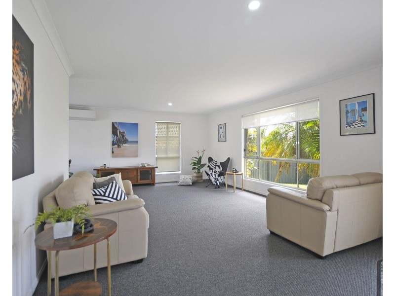 16 Rees Court, Elanora QLD 4221
