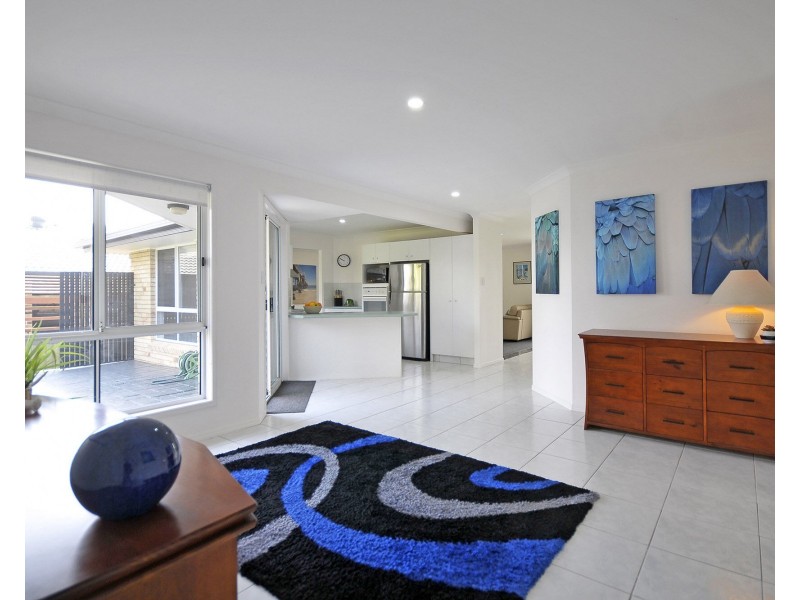 16 Rees Court, Elanora QLD 4221