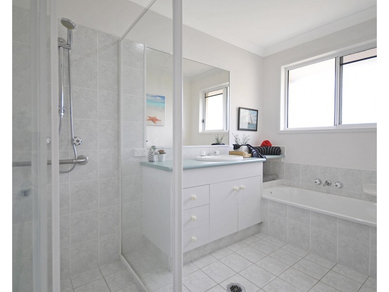 16 Rees Court, Elanora QLD 4221