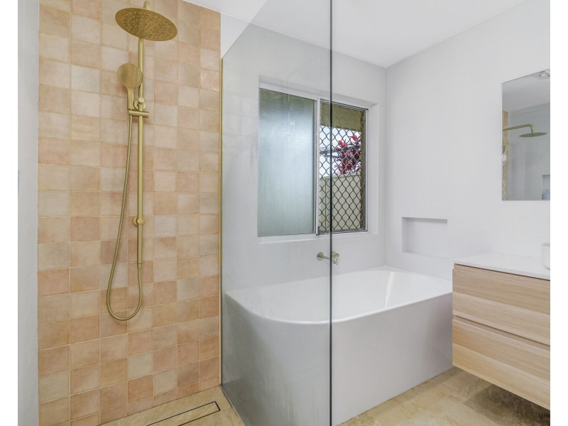 1/9 Carstens Court, Currumbin Waters QLD 4223
