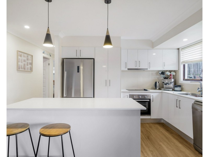 8 Darnel Street, Elanora QLD 4221